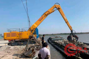 Перегружатель гусеничный с грейферным захватом BADA WYS80. Фото 9