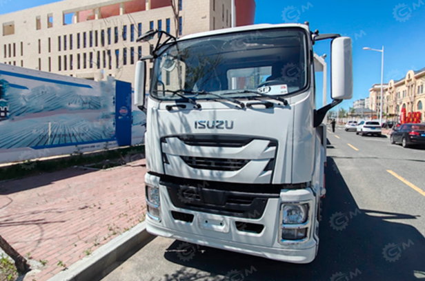 Эвакуатор на шасси ISUZU 4x2 дв 177kw гп 10т GIGA платформа сдвижная кму XCMG SQS125-4 гп 5т лебёдка. Фото 2