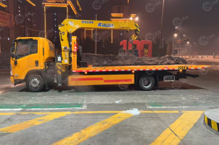 Эвакуатор на шасси ISUZU 4x2 дв 177kw гп 10т GIGA платформа сдвижная кму XCMG SQS125-4 гп 5т лебёдка. Фото 1