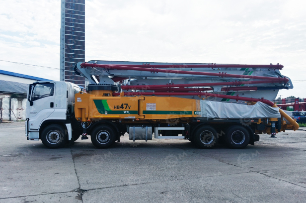 Автобетононасос XCMG HB47V на шасси ISUZU 8х4 дв 382kw 47 метров. Фото 2