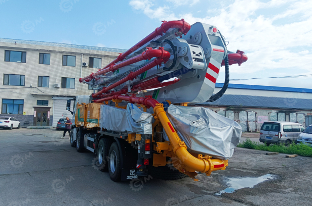 Автобетононасос XCMG HB47V на шасси ISUZU 8х4 дв 382kw 47 метров. Фото 3