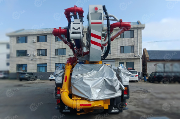 Автобетононасос XCMG HB47V на шасси ISUZU 8х4 дв 382kw 47 метров. Фото 8