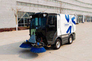 Подметально-уборочная машина CHR51M полноприводная (дизельная). Фото 1