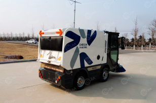 Подметально-уборочная машина CHR51M полноприводная (дизельная). Фото 5