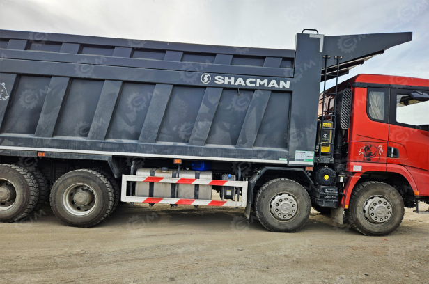 Самосвал SHACMAN 8×4 X5000 SX331863366 550л.с. С КОЗЫРЬКОМ. Фото 4
