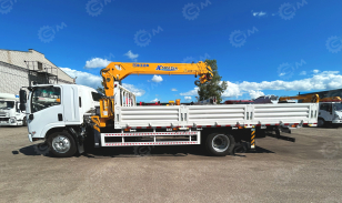 Бортовой грузовик ISUZU 4x2 дв 139kw гп 6 тонн c кму XCMG SQS125 гп 5т, 4 секции, стрела 11,2м, кузов 6200x2400x550 колёса 8.25R20 с ямобуром. Фото 7