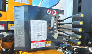 Бортовой грузовик ISUZU 4x2 дв 139kw гп 6 тонн c кму XCMG SQS125 гп 5т, 4 секции, стрела 11,2м, кузов 6200x2400x550 колёса 8.25R20 с ямобуром. Фото 12