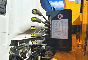 Бортовой грузовик ISUZU 4x2 дв 139kw гп 6 тонн c кму XCMG SQS125 гп 5т, 4 секции, стрела 11,2м, кузов 6200x2400x550 колёса 8.25R20 с ямобуром. Фото 19