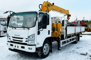 Бортовой грузовик ISUZU 4x2 дв 139kw гп 6т, c КМУ XCMG SQS157 гп 6,3т 4 секции 12.8м кузов 6200х2450х550 колеса 8.25R20 люлька. Фото 1
