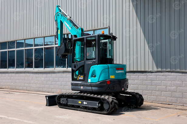 Мини-экскаватор гусеничный SUNWARD SWE60UF. Фото 3