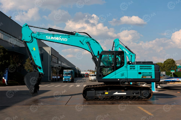 Экскаватор гусеничный SUNWARD SWE205E. Фото 2