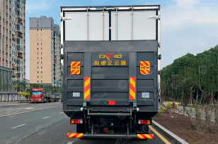 Фургон шторный на шасси ISUZU 4x2 дв 139kw гп 7т фургон 6000х2450х2300(алюминиевый борт) с гидробортом. Фото 3