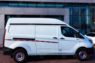 Грузовой цельнометалический фургон FORD ТRАNSIТ T6 АКПП, 3 места, средняя крыша, литые алюминиевые диски. Фото 2