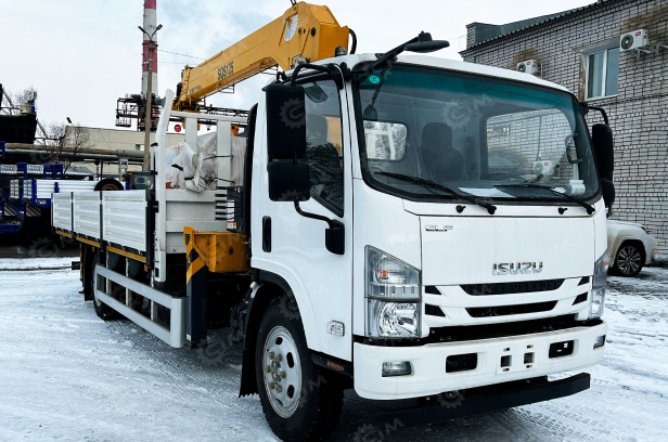 Бортовой грузовик ISUZU 4x2 дв 139kw гп 6 тонн c кму XCMG SQS125 гп 5т 4 секции стрела 11,2 кузов 6200х2400х550 колёса 8.25R20 с корзиной. Фото 11