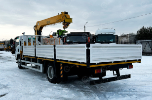 Бортовой грузовик ISUZU 4x2 дв 139kw гп 6 тонн c кму XCMG SQS125 гп 5т 4 секции стрела 11,2 кузов 6200х2400х550 колёса 8.25R20 с корзиной. Фото 8