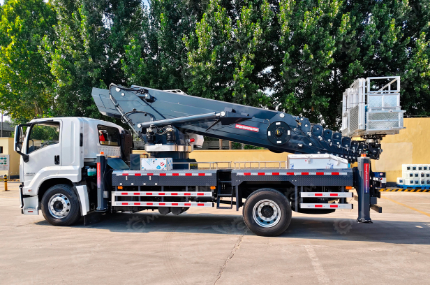 Автовышка на шасси ISUZU 4Х2 дв 221Kw. высота подъёма 55м. Фото 2