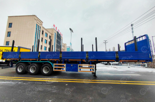 Полуприцеп бортовой LUXUDA LZC9408 3 оси FUWA 13т, гп 50 тонн, 13600*2550*3990 (пневмоподвеска, коники, фитинги). Фото 3