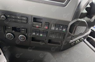 Тягач VOLVO 6х2 FM 460 62TD пневмоподвеска. Фото 6