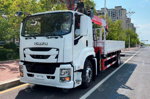 Бортовой грузовик ISUZU 4x2 дв 279kw гп 10 тонн c кму WANBANG SQS200-6 гп 8 тонн 6 секций стрела 19,5м кузов 5800х2450х550 с фаркопом и пневмо-электропроводкой для прицепа. Фото 1