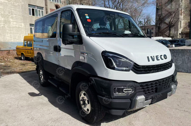 Автобус IVECO 4х4 6 мест дв 132kw 2,9л. Фото 3