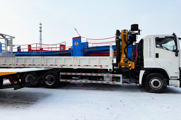 Бортовой грузовик ISUZU 6x4 дв 221kw c кму XCMG SQZ160-4 гп 8 тонн 6 секций 12,75м кузов 8300х2450х550мм c корзиной и ПДУ. Фото 5