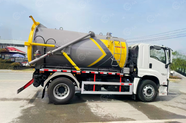 Илосос на шасси ISUZU 4x4 дв 151KW бочка 12м3 насос XD-420м3/ч. Фото 2