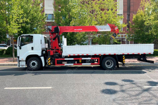 Бортовой грузовик ISUZU 4x2 дв 279kw гп 10 тонн c кму WANBANG SQS200-6 гп 8 тонн 6 секций стрела 19,5м кузов 6200х2450х550 ПДУ. Фото 1