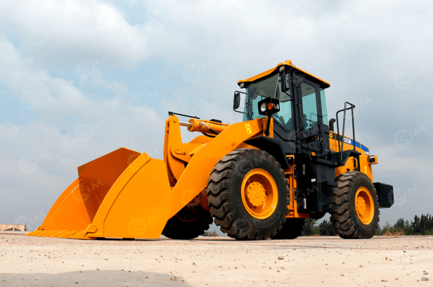 Фронтальный погрузчик Shandong SEM 636D	джойстик, кондиционер, 3 контура, быстросъем, ковш 2,0м3. Фото 2