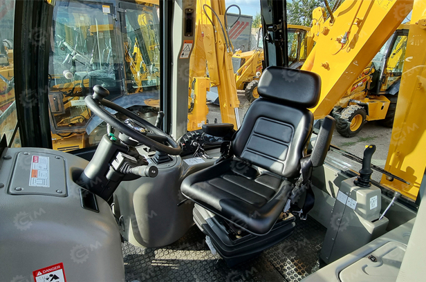 Экскаватор-погрузчик SINOMACH Changlin 620CH дв CUMMINS. Фото 3