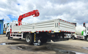 Бортовой грузовик ISUZU 4x2 дв 139kw гп 6 тонн c кму UNIC URV505 гп 5т, 5 секций, стрела 13,14м кузов 6000х2450х600мм бриль гп 4т. Фото 4