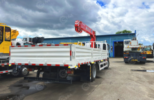 Бортовой грузовик ISUZU 4x2 дв 139kw гп 6 тонн c кму UNIC URV505 гп 5т, 5 секций, стрела 13,14м кузов 6000х2450х600мм бриль гп 4т. Фото 6