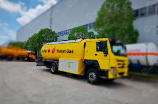 Автоцистерна на шасси ISUZU 4х2 дв 151kw цистерна 10м3 для перевозки сжиженного газа (газовоз 10м3) насос, счетчик, заправочный пистолет, шланг 40м, механический расходомер. Фото 1