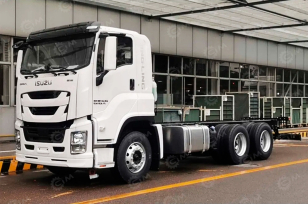 Эвакуатор на шасси ISUZU 6x4 дв 338Kw гп 21т гидравлические сходни, лебедка 6т CHENG LI. Фото 1