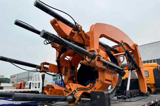 Пересадчик деревьев на шасси ISUZU 8x4 дв 309kw установка C200-8. Фото 3