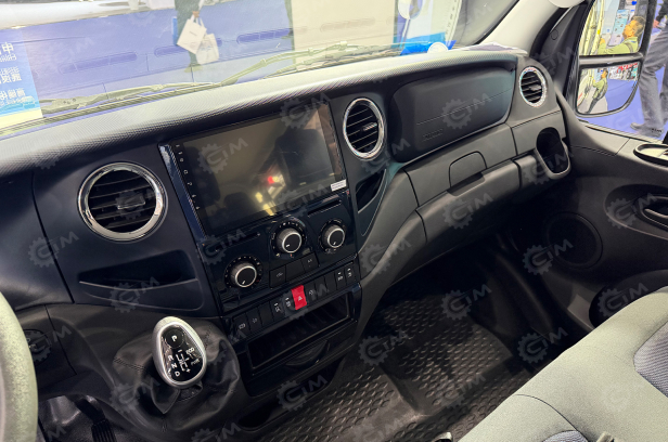 Автобус IVECO 4х4 6 мест дв 132kw 2,9л. Фото 3