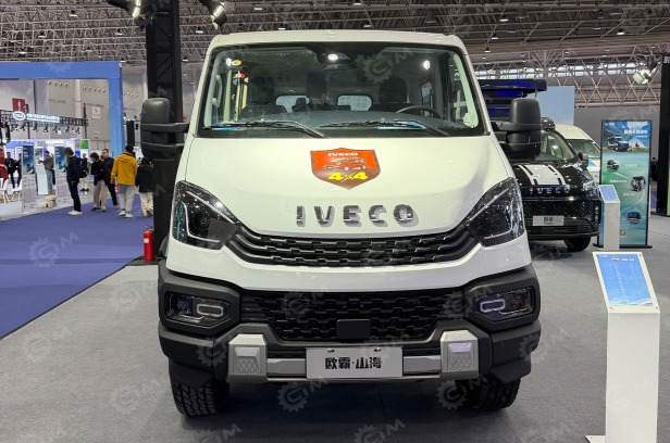 Автобус IVECO 4х4 6 мест дв 132kw 2,9л. Фото 6