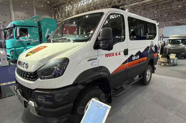 Автобус IVECO 4х4 6 мест дв 132kw 2,9л. Фото 7