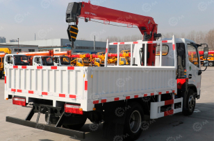 Бортовой грузовик ISUZU 4x4 дв 96 kw гп 3т с кму FURUNKANG S803 гп 3,2т 3 секций, стрела 7,57м. Фото 1