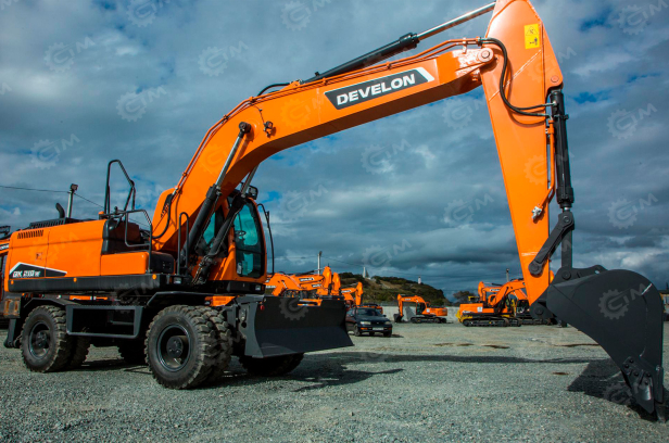 Экскаватор колесный Develon DX210W вес 20,1т ковш 0,9м3. Фото 2