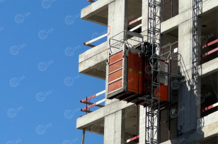 Подъёмник мачтовый грузо-пасажирский Dahan SC200 1 кабина, высота 180м гп 2т. Фото 2