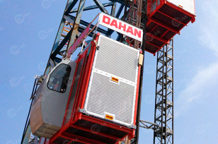 Подъёмник мачтовый грузо-пасажирский Dahan SC200 1 кабина, высота 180м гп 2т. Фото 1