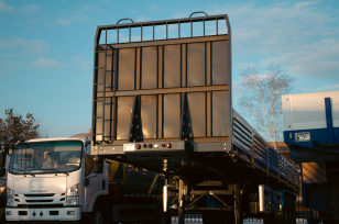 Полуприцеп бортовой  LUXUDA LZC9408 3 оси fuwa 13т рессоры гп 50 тонн 14000*2550*3800 фитинги коники ССУ1550. Фото 2