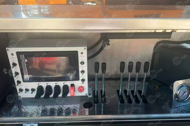 Автовышка цепная Qingling GKS40 на шасси ISUZU 4Х2 дв 151Kw высота подъёма 40м гп корзины 400кг. Фото 2