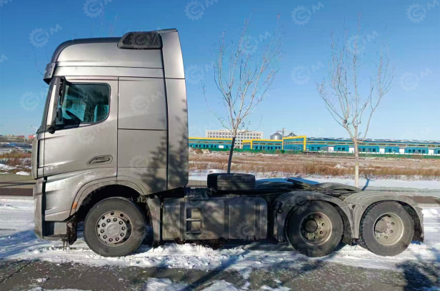 Тягач SHACMAN 6x4 X6000 SX4258Y3334 550л.с. передняя рессорная подвеска, задняя пневмоподвеска. Фото 3