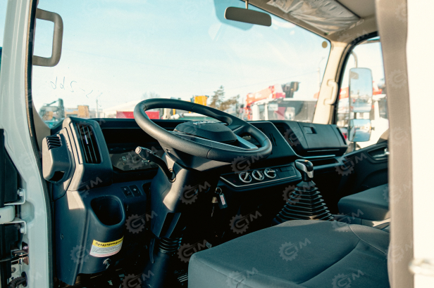 Ассенизатор (вакуумная машина) на шасси ISUZU 4x2 EST7 дв 125KW бочка 6м3 насос XD-240. Фото 3