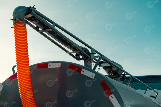 Ассенизатор (вакуумная машина) на шасси ISUZU 4x2 EST7 дв 125KW бочка 6м3 насос XD-240. Фото 16