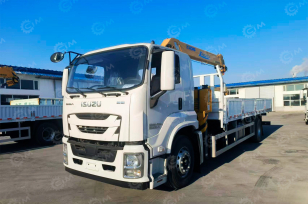 Бортовой грузовик ISUZU 4x2 дв 151kw гп 10 тонн c кму XCMG SQS125 гп 5 тонн 4 секции длина стрелы 11,2 м кузов 6500x2400x550mm. Фото 1