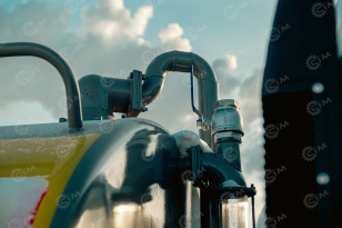 Ассенизатор (вакуумная машина) на шасси ISUZU 4x2 EST7 дв 125KW бочка 6м3 насос XD-240. Фото 4