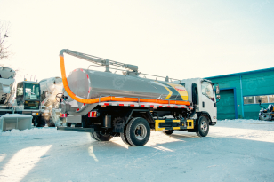 Ассенизатор (вакуумная машина) на шасси ISUZU 4x2 EST7 дв 125KW бочка 6м3 насос XD-240. Фото 5