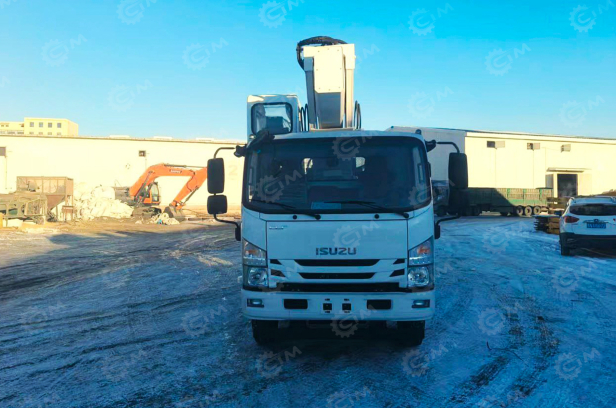Автовышка WANBANG GKS32 на шасси ISUZU 4Х2 дв 151kw кабина Elf высота подъёма 32м гп люльки 200кг. Фото 2
